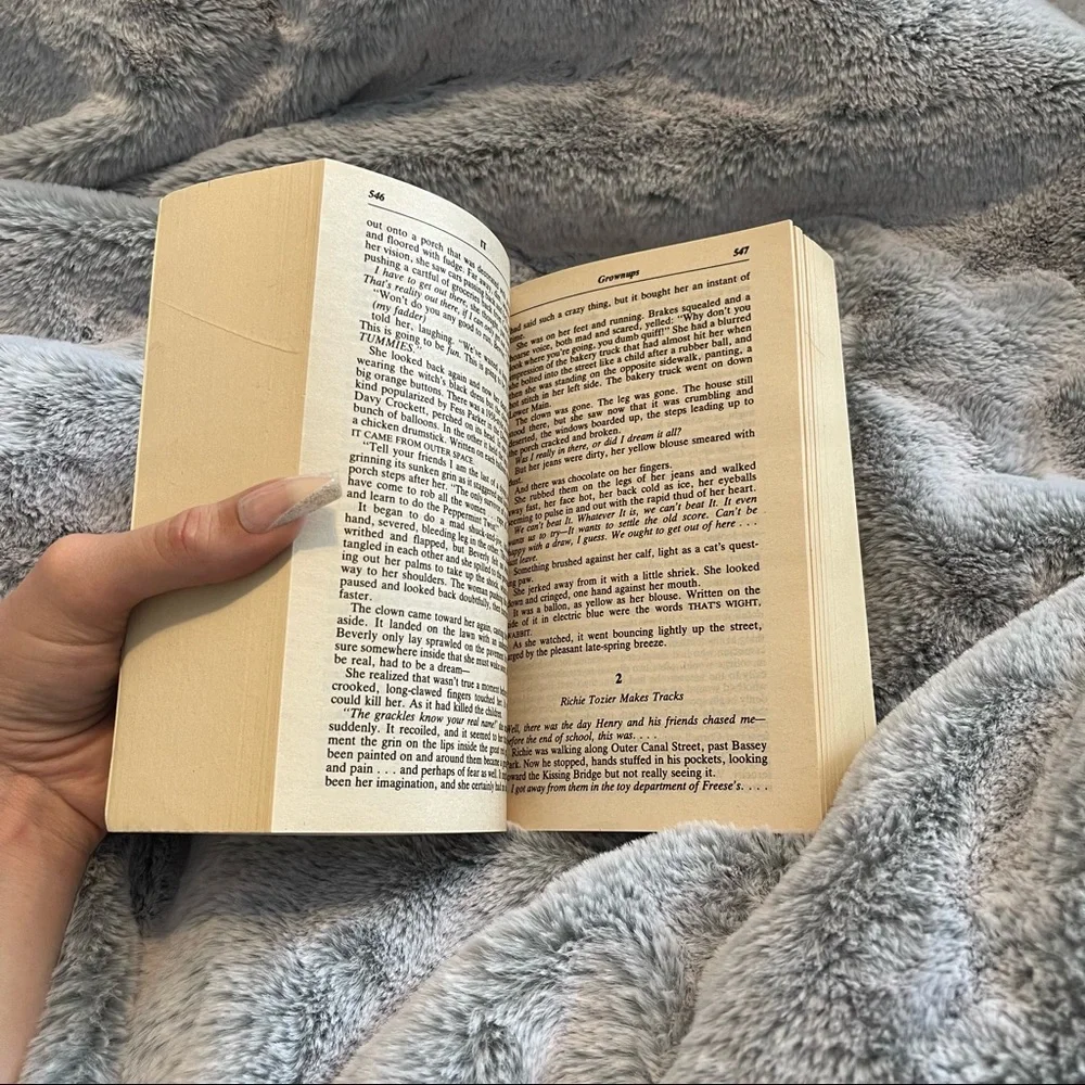 IT - Stephen King - Book - Good/Used - Picture 4 of 4